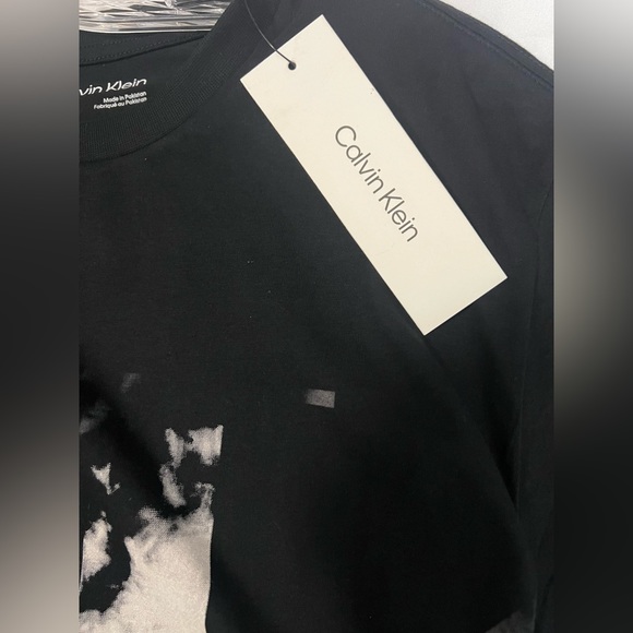 NWT- Calvin Klein Black Beauty Short Sleeves T Shirt Size Small - Picture 4 of 7
